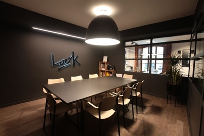 極簡的黑白組合 探秘VXLAB辦公空間的設(shè)計(jì)哲學(xué)與技術(shù)實(shí)踐